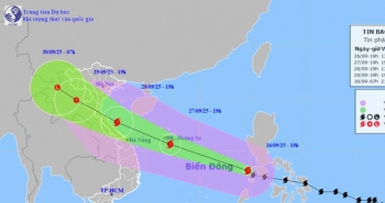 Bão số 10 di chuyển rất nhanh trên Biển Đông, đề phòng sóng dữ dội, mưa to gió lớn