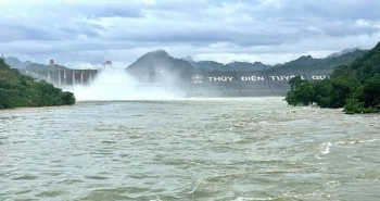 Hồ thủy điện Tuyên Quang mở cửa xả đáy thứ 8