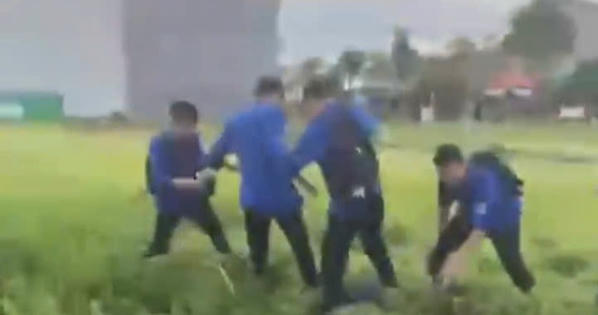 Nam sinh bị nhóm bạn cùng trường đánh gãy xương mũi, gãy xương tay