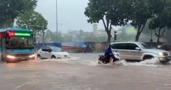 Nguy cơ bùng phát dịch bệnh sau mưa lũ do bão số 10