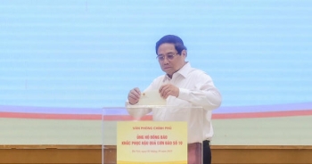Thủ tướng và các lãnh đạo Chính phủ quyên góp ủng hộ đồng bào vùng bão lũ