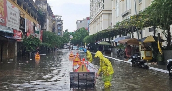 Công nhân thoát nước Hà Nội trực chiến 24/24, sẵn sàng cho “kịch bản xấu nhất” của bão số 11