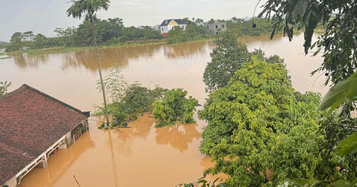 Nước tràn đê bối ở Bắc Ninh, hàng trăm hộ dân phải di dời khẩn cấp trong đêm