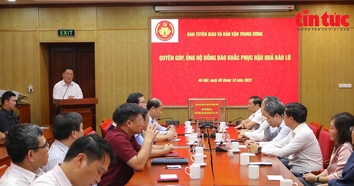 Ban Tuyên giáo và Dân vận Trung ương quyên góp hỗ trợ đồng bào khắc phục hậu quả bão lũ