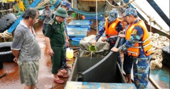 Phát hiện 2 tàu cá vận chuyển trái phép hơn 80.000 lít dầu trên biển