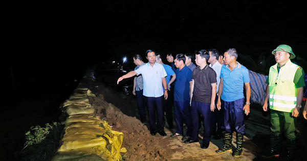 Bắc Ninh: Hàng nghìn người trắng đêm gia cố đê, căng mình ứng phó lũ lớn trên sông Cầu