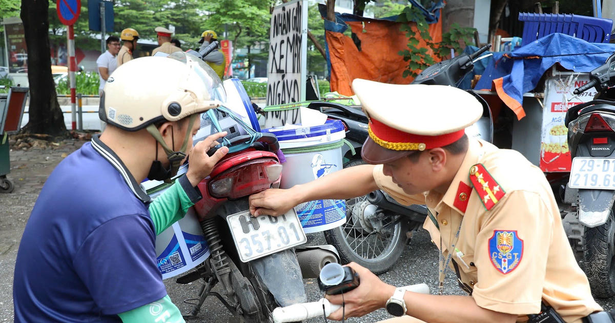 CSGT Hà Nội xử phạt nghiêm hành vi che, dán biển kiểm soát