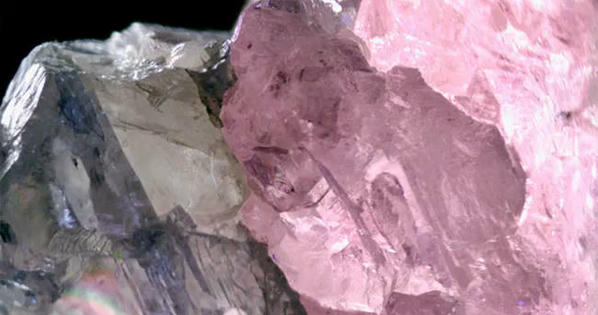 Phát hiện viên kim cương thô hai màu hiếm có nặng 37,4 carat