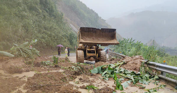 Sạt lở nghiêm trọng trên đèo Lò Xo