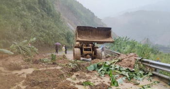 Sạt lở nghiêm trọng trên đèo Lò Xo