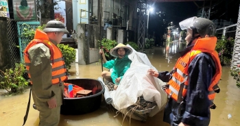 Mất liên lạc với 600 hộ dân xã Trà Leng cũ, lũ dâng chia cắt nhiều khu vực ở Đà Nẵng
