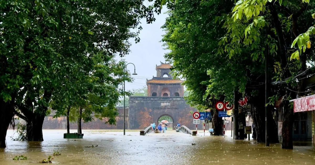 Mưa lũ ở TP Huế khiến 1 người tử vong, 1 bé gái mất tích