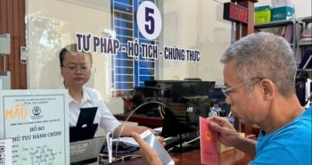 Không được yêu cầu người yêu cầu chứng thực xuất trình bản chính, bản sao các giấy tờ đã tích hợp trên VNeID