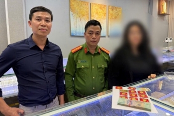 Bị lừa mang vàng đi bán, nữ sinh viên Hà Nội được công an kịp thời "giải cứu"