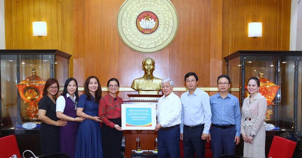 Tiếp tục vận động, ủng hộ đồng bào bị thiệt hại do mưa lũ gây ra