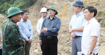Phó Thủ tướng Hồ Quốc Dũng kiểm tra tình hình sạt lở ở xã Ngọc Linh, yêu cầu không để người dân thiếu đói