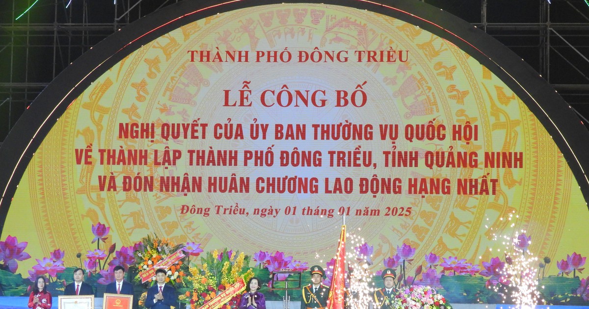 Phó Chủ tịch Quốc hội dự Lễ công bố thành lập TP Đông Triều và đón nhận Huân chương Lao động hạng Nhất