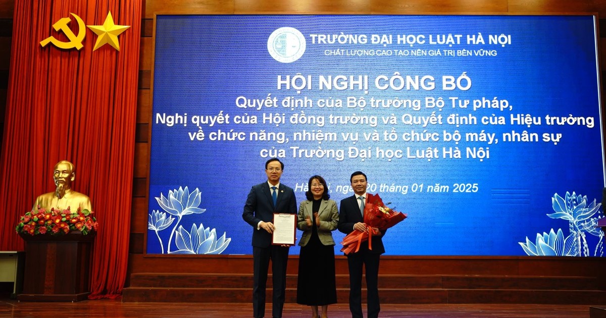 Trường Đại học Luật Hà Nội: Công bố các Quyết định về tổ chức bộ máy và nhân sự sau sắp xếp