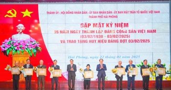 Hải Phòng: Trao tặng Huy hiệu Đảng cho 2.516 đảng viên