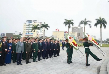 Tổng Bí thư dâng hương tưởng niệm các Anh hùng liệt sĩ tại Đài tưởng niệm thành phố Đà Nẵng