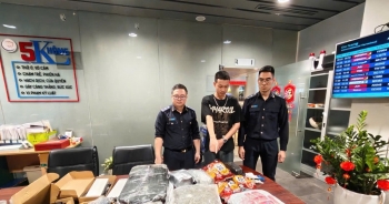 Bắt giữ gần 4 kg nghi là cần sa tại sân bay Đà Nẵng
