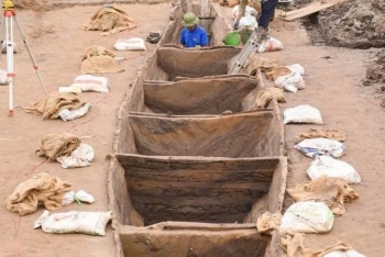 Bắc Ninh khai quật khẩn cấp hai thuyền cổ mới phát hiện