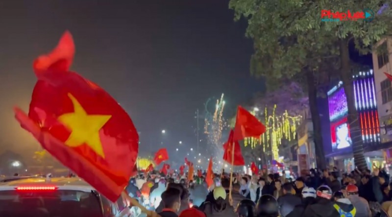 Hà Nội “bão lớn” trong đêm ăn mừng Việt Nam vô địch AFF Cup 2024