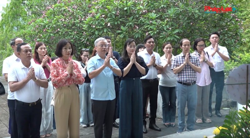 Đảng bộ Báo Pháp luật Việt Nam sinh hoạt chuyên đề " Về Nguồn" tại Khu di tích lịch sử Bộ Tư pháp
