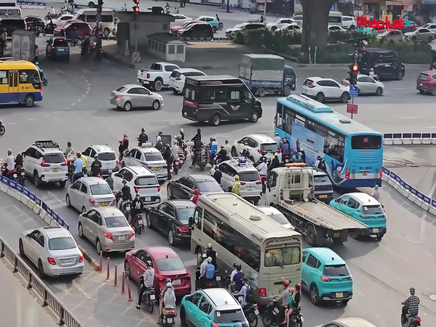 Điều chỉnh lộ trình áp dụng tiêu chuẩn khí thải ô tô tại Hà Nội và TP Hồ Chí Minh