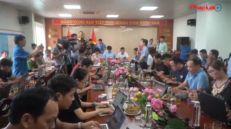 Quảng Ninh tổ chức họp báo vụ chìm tàu Vịnh Hạ Long: nỗ lực tìm kiếm các nạn nhân trước khi bão số 3 đổ bộ
