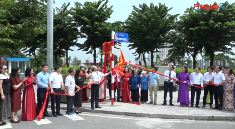 Phường Dương Nội tổ chức lễ gắn biển tên phố Phạm Khắc Hòe và phố Phan Hiền