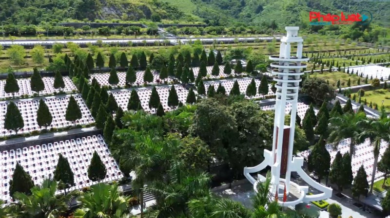 Tháng 7 ở nơi "sống bám đá đánh giặc, chết hóa đá bất tử"