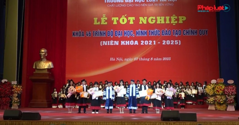 Trường Đại học Luật Hà Nội tổ chức Lễ tốt nghiệp cho 1.645 sinh viên Khóa 46
