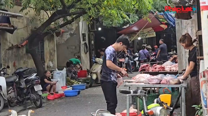 Hà Nội: Chợ cóc, chợ tạm tràn lan gây mất mỹ quan đô thị