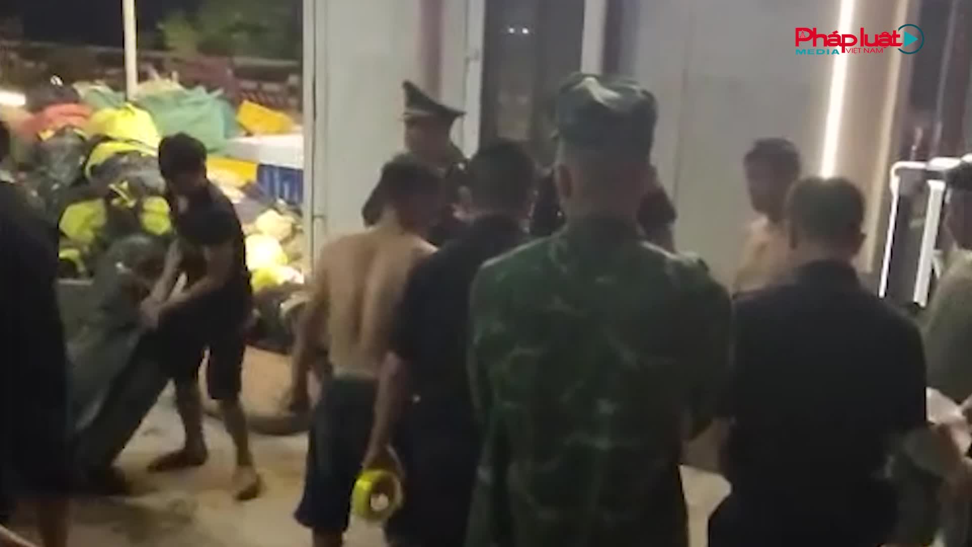 Lào Cai: Bắt giữ hơn 10 tấn thực phẩm đông lạnh nhập lậu trước khi đi sâu vào nội địa