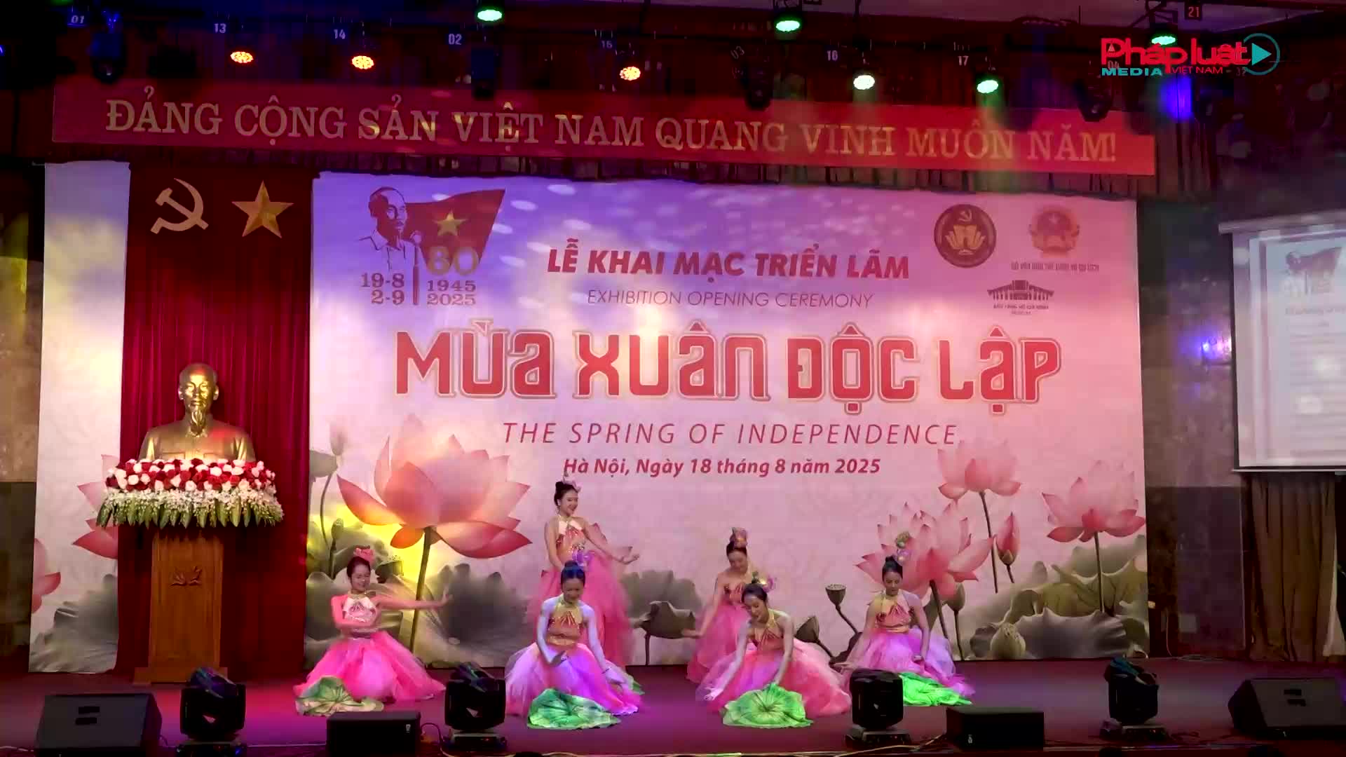 “Mùa xuân Độc lập”: Tình yêu Tổ Quốc qua nét vẽ sơn mài