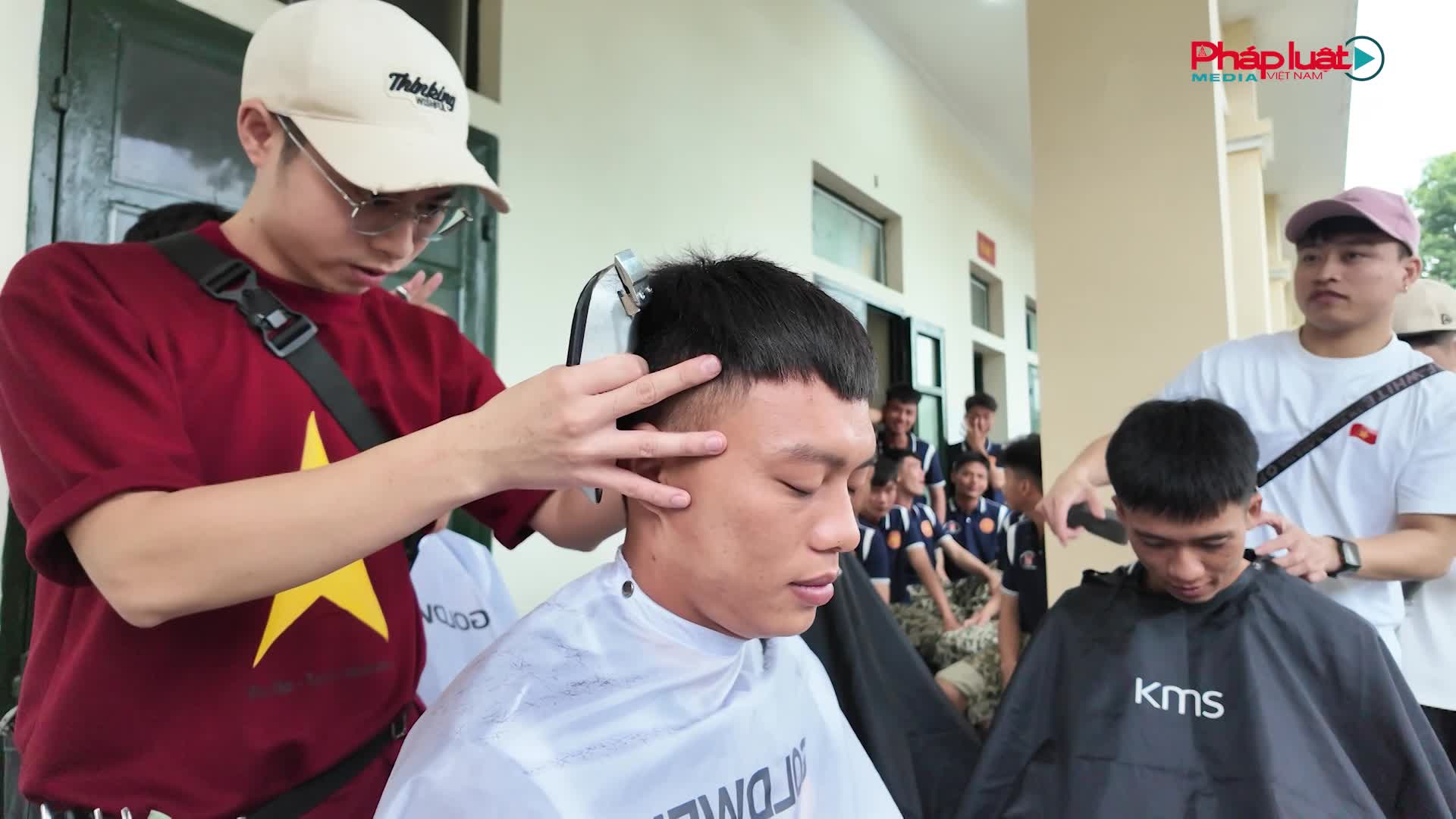 Thợ tóc Thủ đô đồng hành cùng 188 chiến sĩ đặc công trước thềm Đại lễ