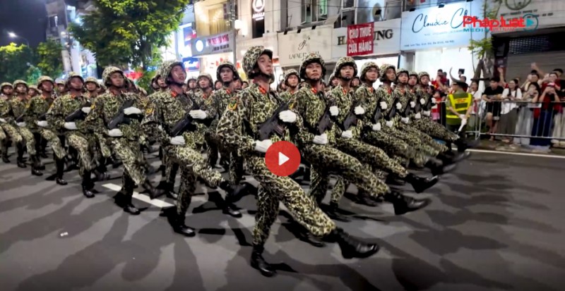 Khối Đặc công trong buổi sơ duyệt A80: Sải bước hiên ngang, nối dài truyền thống “xuất quỷ nhập thần”