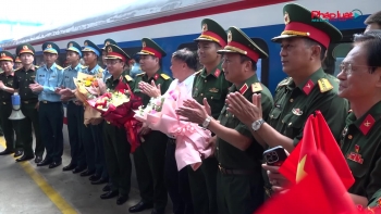 Sân ga Hà Nội lắng đọng phút chia tay các chiến sĩ A80