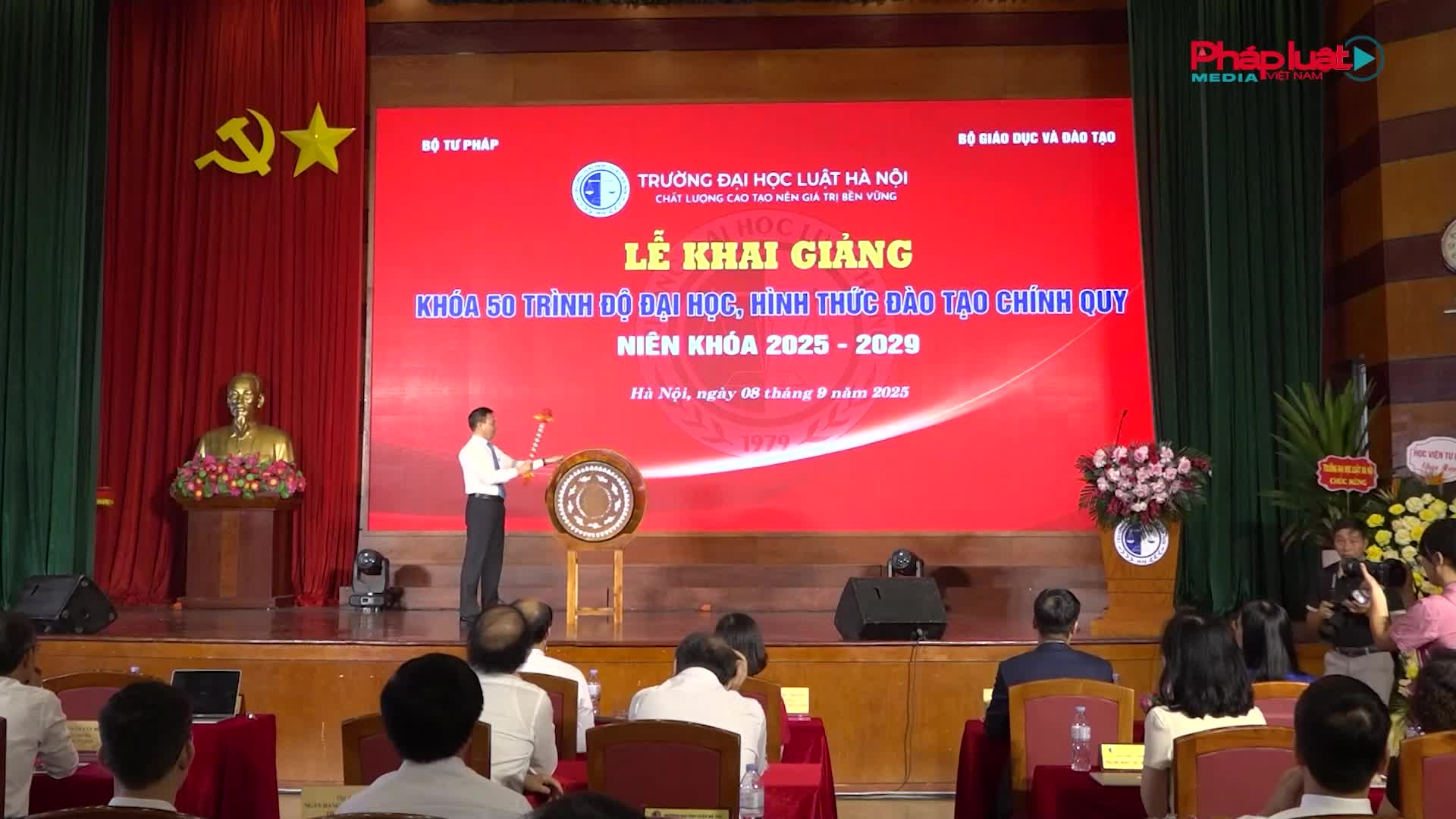 Trường Đại học Luật Hà Nội: Khai giảng khoá 50 hệ Đại học chính quy