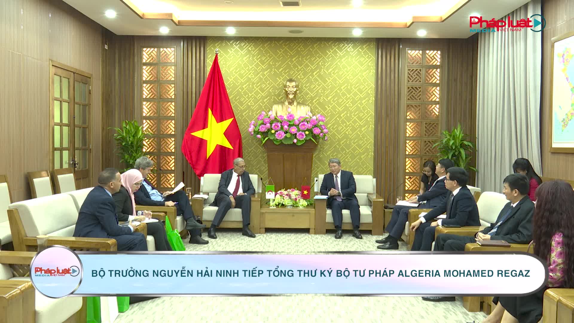 Bộ trưởng Nguyễn Hải Ninh tiếp Tổng Thư ký Bộ Tư pháp Algeria Mohamed Regaz