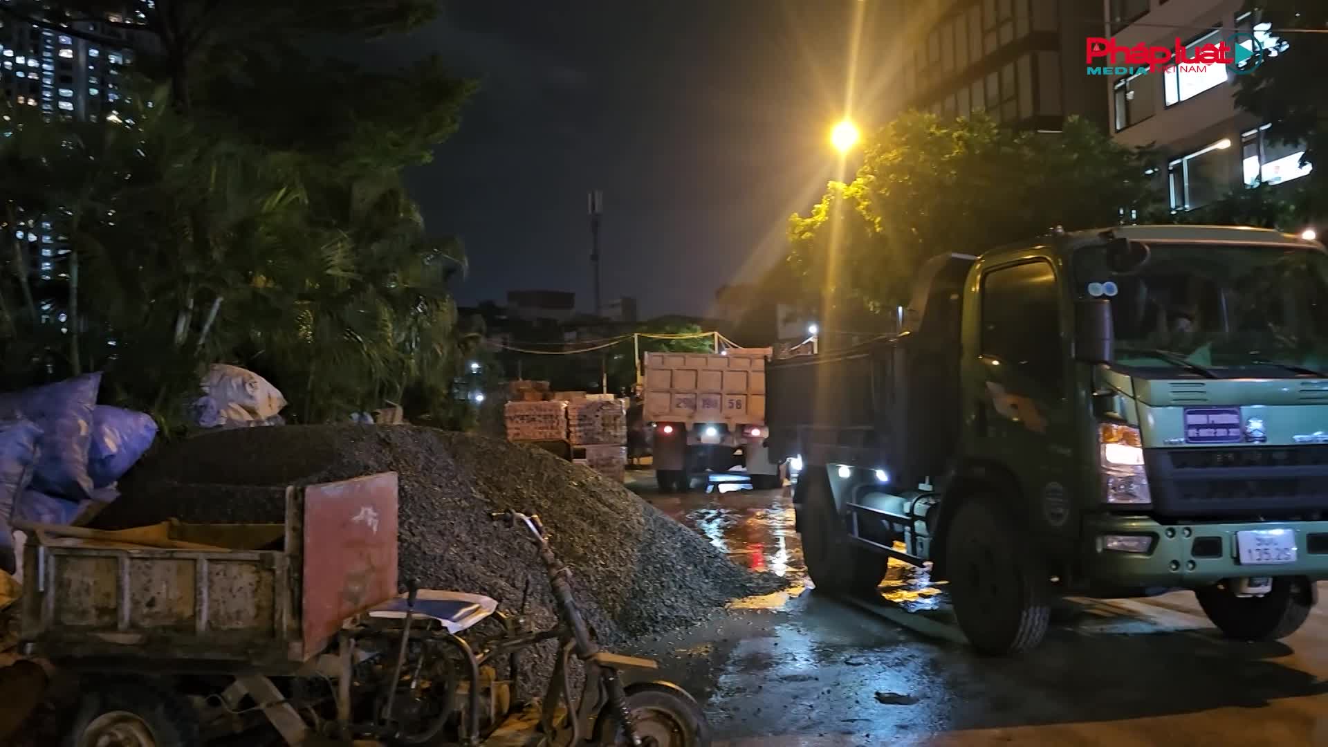 Phường Yên Hòa (Hà Nội): Sau phản ánh, phố Dương Đình Nghệ vẫn ngổn ngang và nhếch nhác