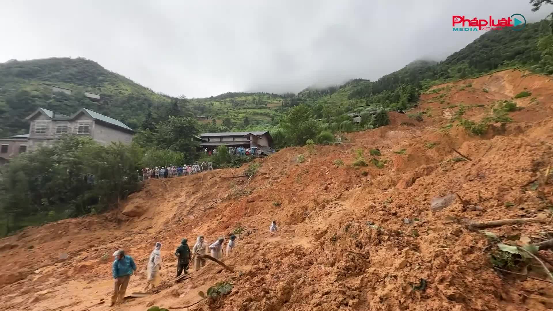Tuyên Quang: Sạt lở đất vùi lấp một gia đình khiến 4 người mất tích