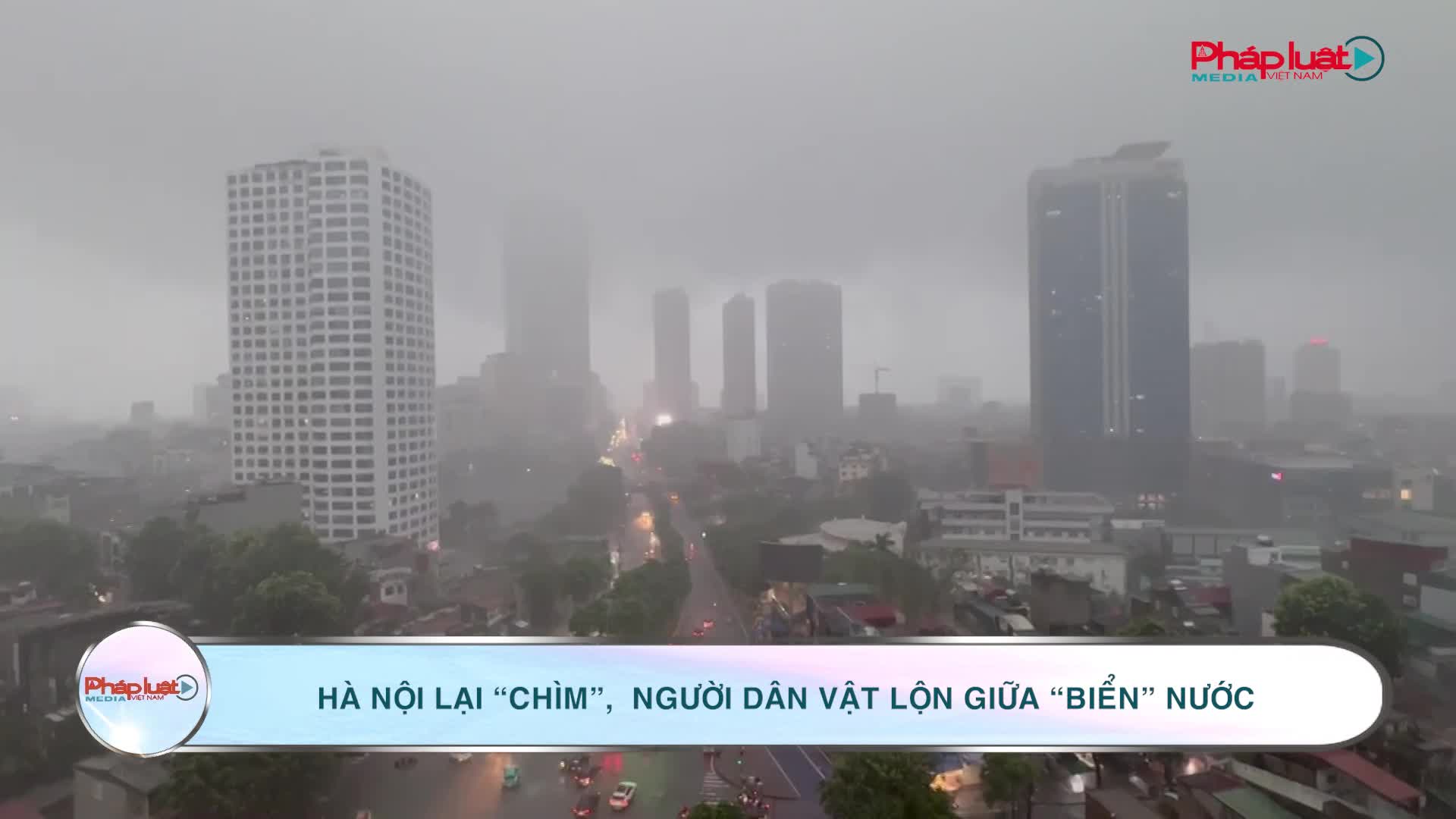 Hà Nội lại “chìm” sâu trong “biển” nước