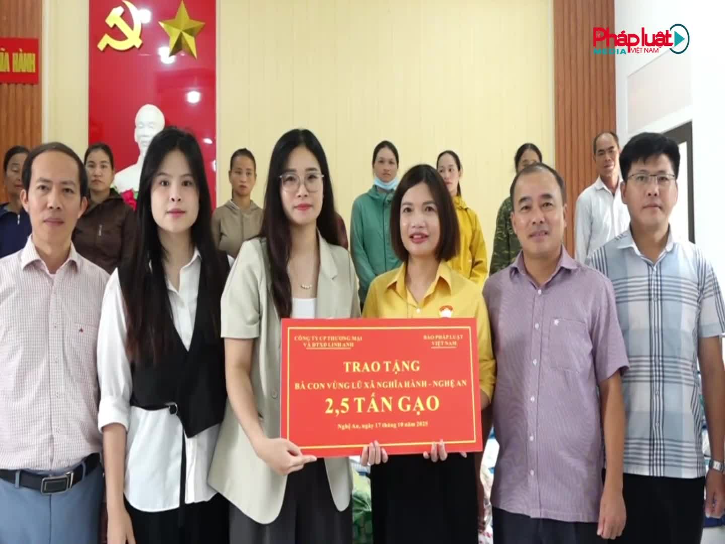 Báo Pháp luật Việt Nam chia sẻ yêu thương tới người dân Nghệ An