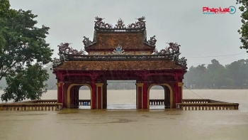 Lũ vượt mốc lịch sử, Huế sơ tán hàng nghìn hộ dân