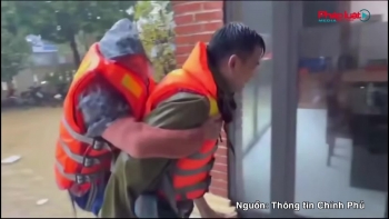 Lũ chồng lũ ở Huế, lực lượng chức năng tổng lực giúp nhân dân