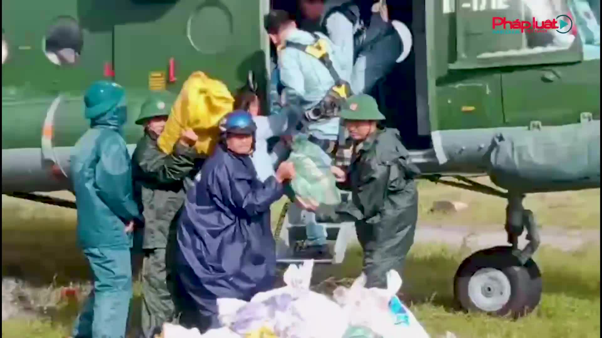 Liên tiếp cứu trợ miền Trung, Sư đoàn 372 cất cánh không ngừng nghỉ