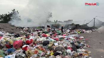 Hà Nội: Người dân “ngộp thở” vì sống chung với rác và khói từ đốt rác