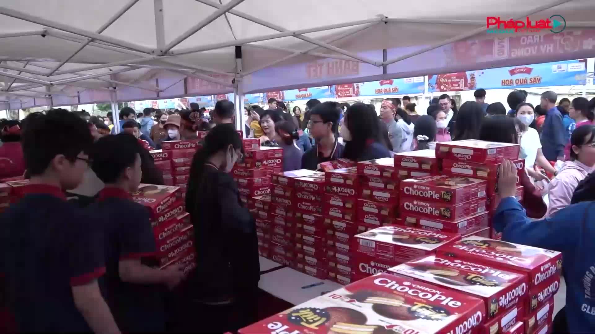 Bệnh viện Nhi Trung ương trao quà Tết cho bệnh nhi